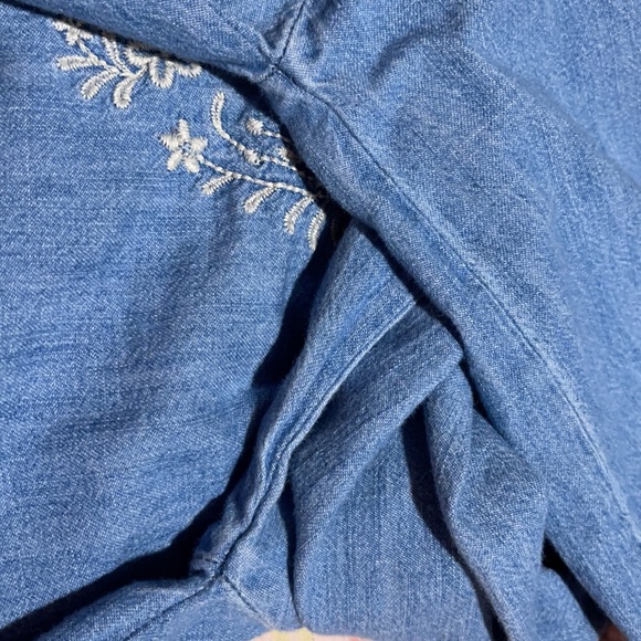 Gap. Size S 6-7 denim blouse - Picture 5 of 6